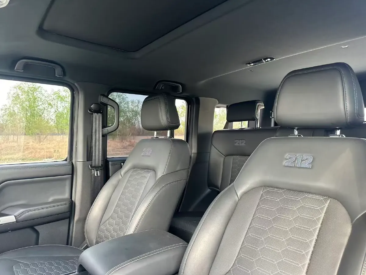 2025 212 212 T01 2.0T 252HP L4 8AT,autocango,china used car exporter,china ev exporter,chinese used car exporter,chinese used ev exporter