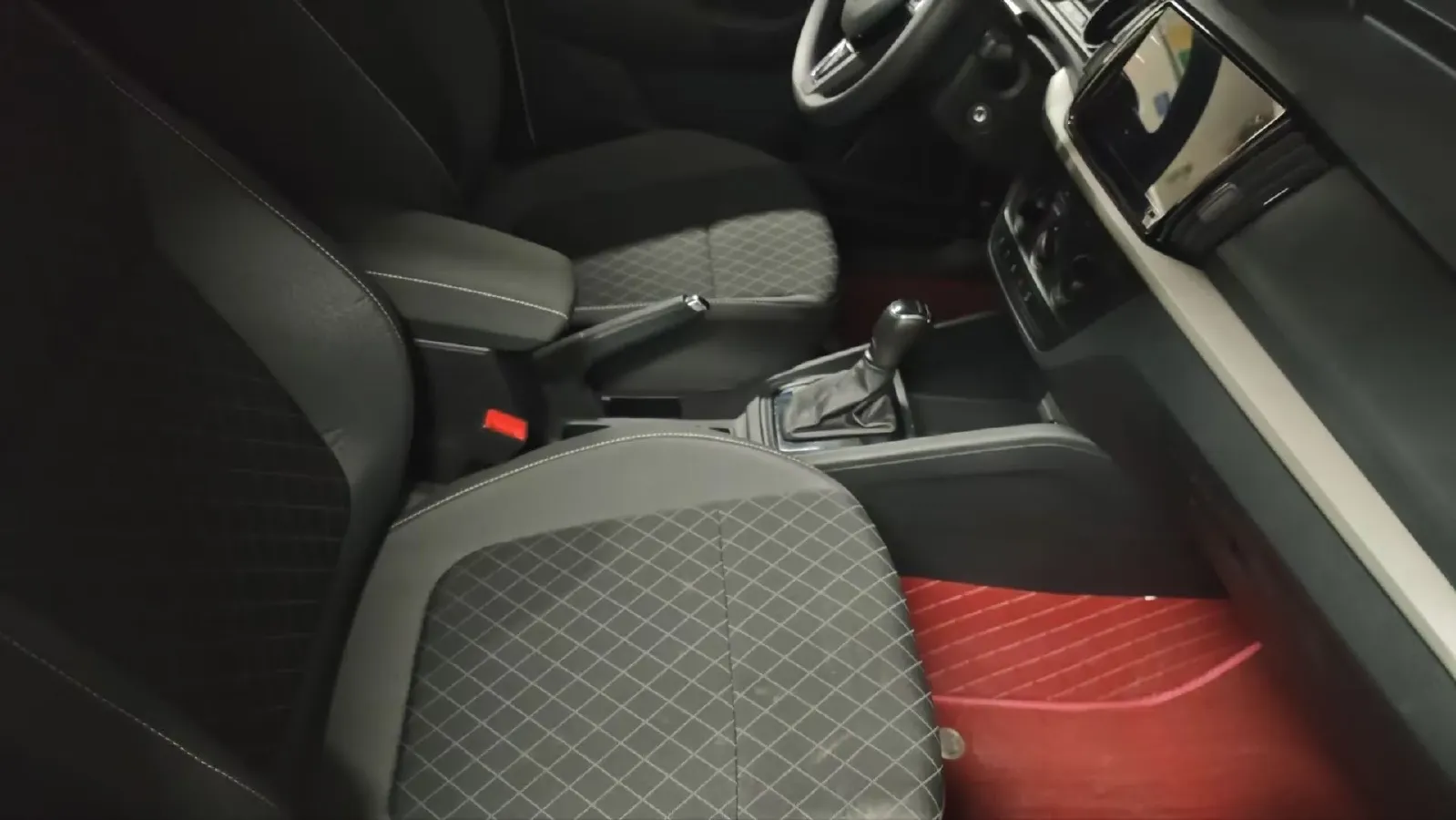 2021 Skoda Kamiq 1.5L 112HP L4 6AT,autocango,china used car exporter,china ev exporter,chinese used car exporter,chinese used ev exporter