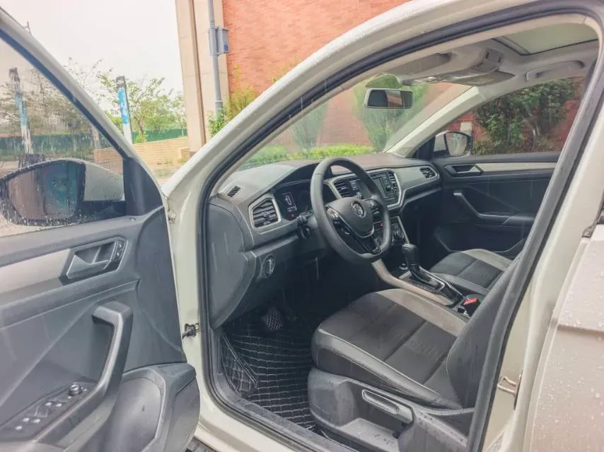 2019 Volkswagen T-Roc 1.4T 131HP L4 7DCT,autocango,china used car exporter,china ev exporter,chinese used car exporter,chinese used ev exporter