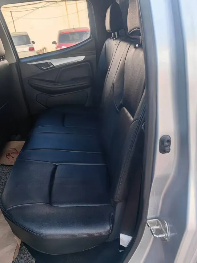 2019 Isuzu RE-MAX Jim 2.5T 129HP L4 6MT,autocango,china used car exporter,china ev exporter,chinese used car exporter,chinese used ev exporter