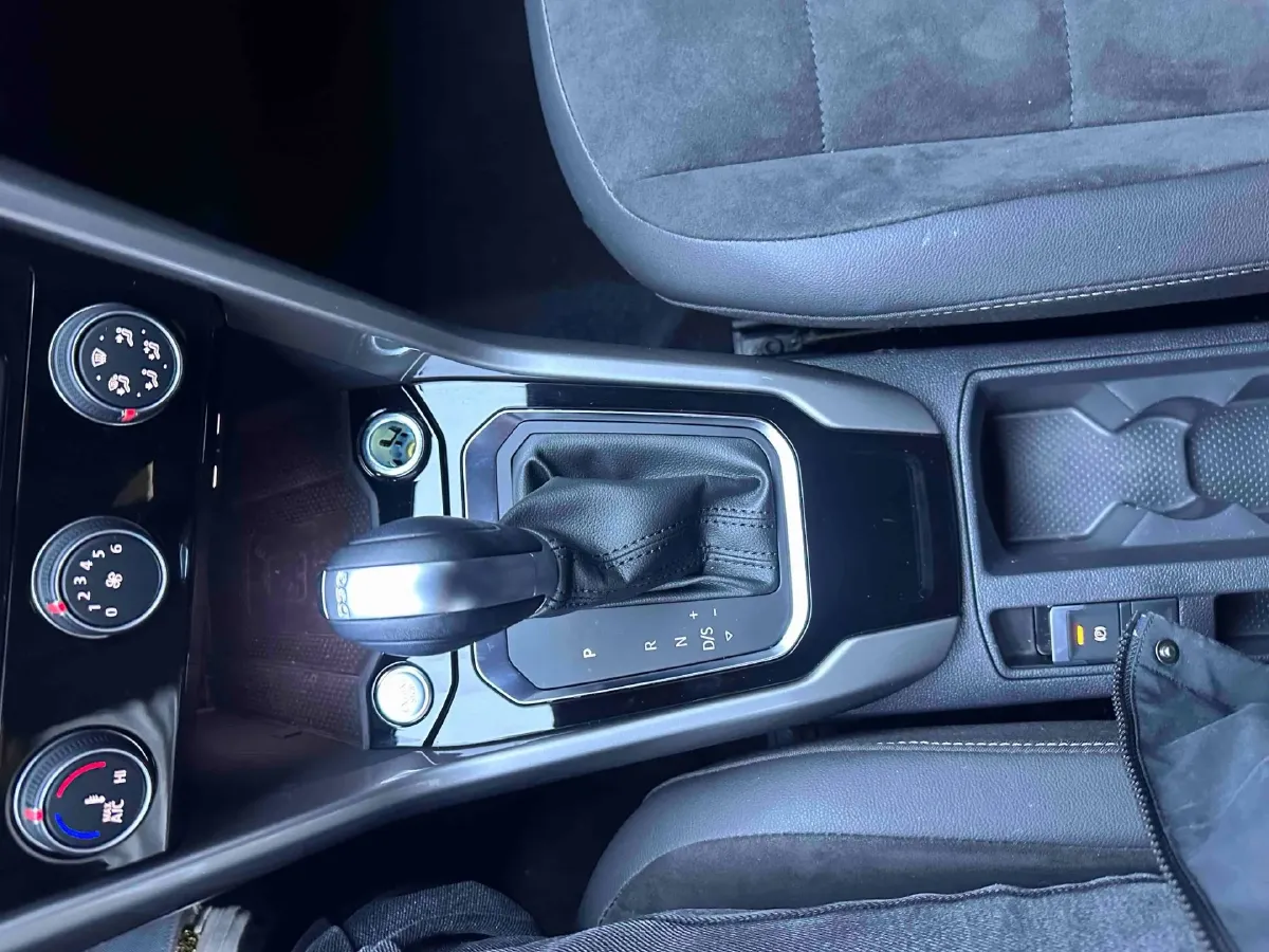 2022 Volkswagen T-Roc 1.4T 150HP L4 7DCT,autocango,china used car exporter,china ev exporter,chinese used car exporter,chinese used ev exporter