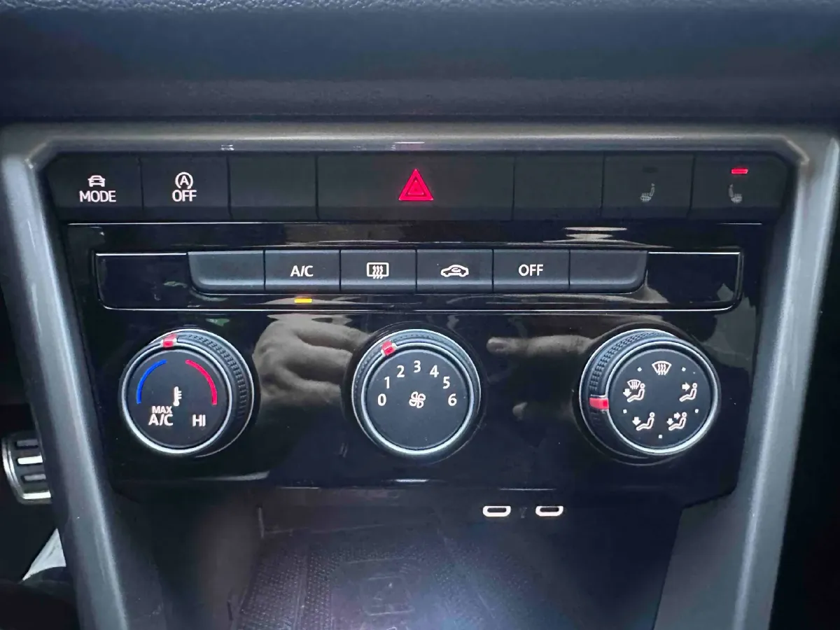 2022 Volkswagen T-Roc 1.4T 150HP L4 7DCT,autocango,china used car exporter,china ev exporter,chinese used car exporter,chinese used ev exporter