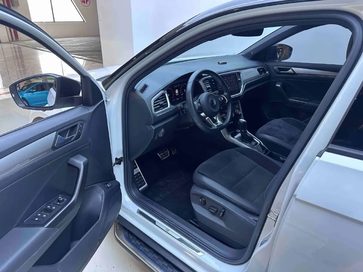 2022 Volkswagen T-Roc 1.4T 150HP L4 7DCT,autocango,china used car exporter,china ev exporter,chinese used car exporter,chinese used ev exporter