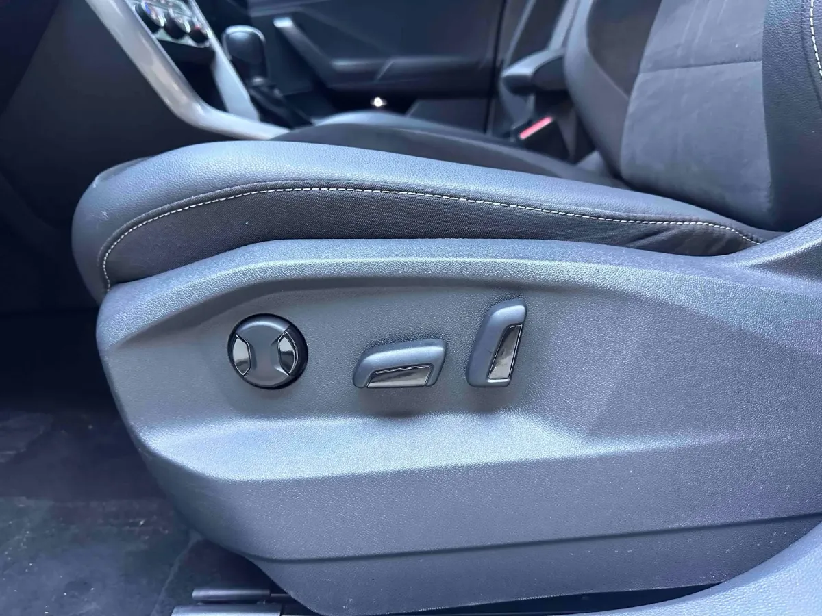 2022 Volkswagen T-Roc 1.4T 150HP L4 7DCT,autocango,china used car exporter,china ev exporter,chinese used car exporter,chinese used ev exporter