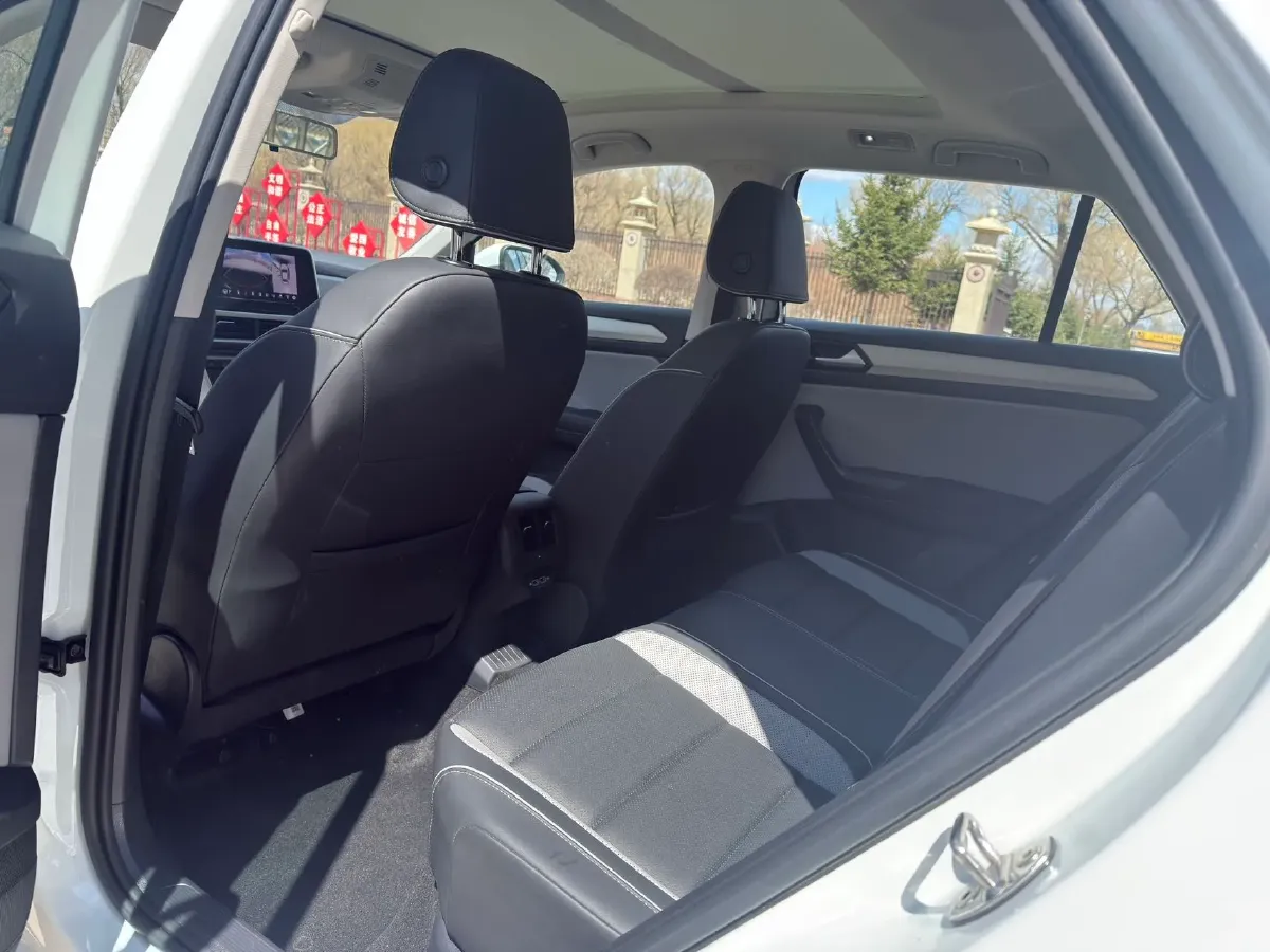 2023 Volkswagen T-Roc 1.4T 150HP L4 7DCT,autocango,china used car exporter,china ev exporter,chinese used car exporter,chinese used ev exporter