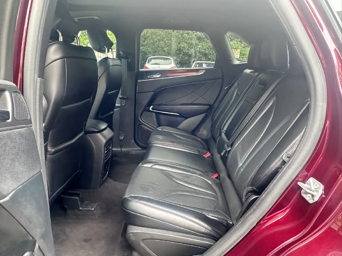 2019 Land Rover Discovery Sport 2.0T 241HP L4 9AT,autocango,china used car exporter,china ev exporter,chinese used car exporter,chinese used ev exporter