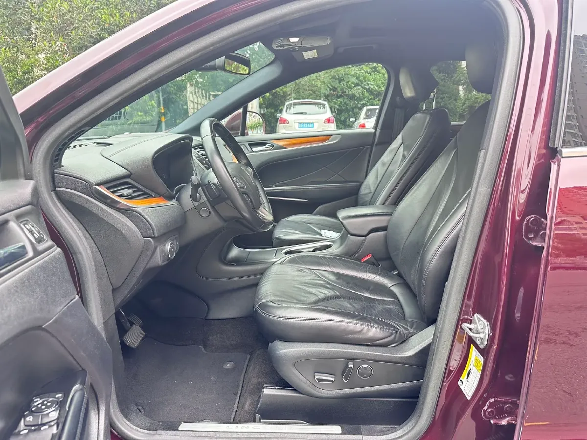 2019 Land Rover Discovery Sport 2.0T 241HP L4 9AT,autocango,china used car exporter,china ev exporter,chinese used car exporter,chinese used ev exporter