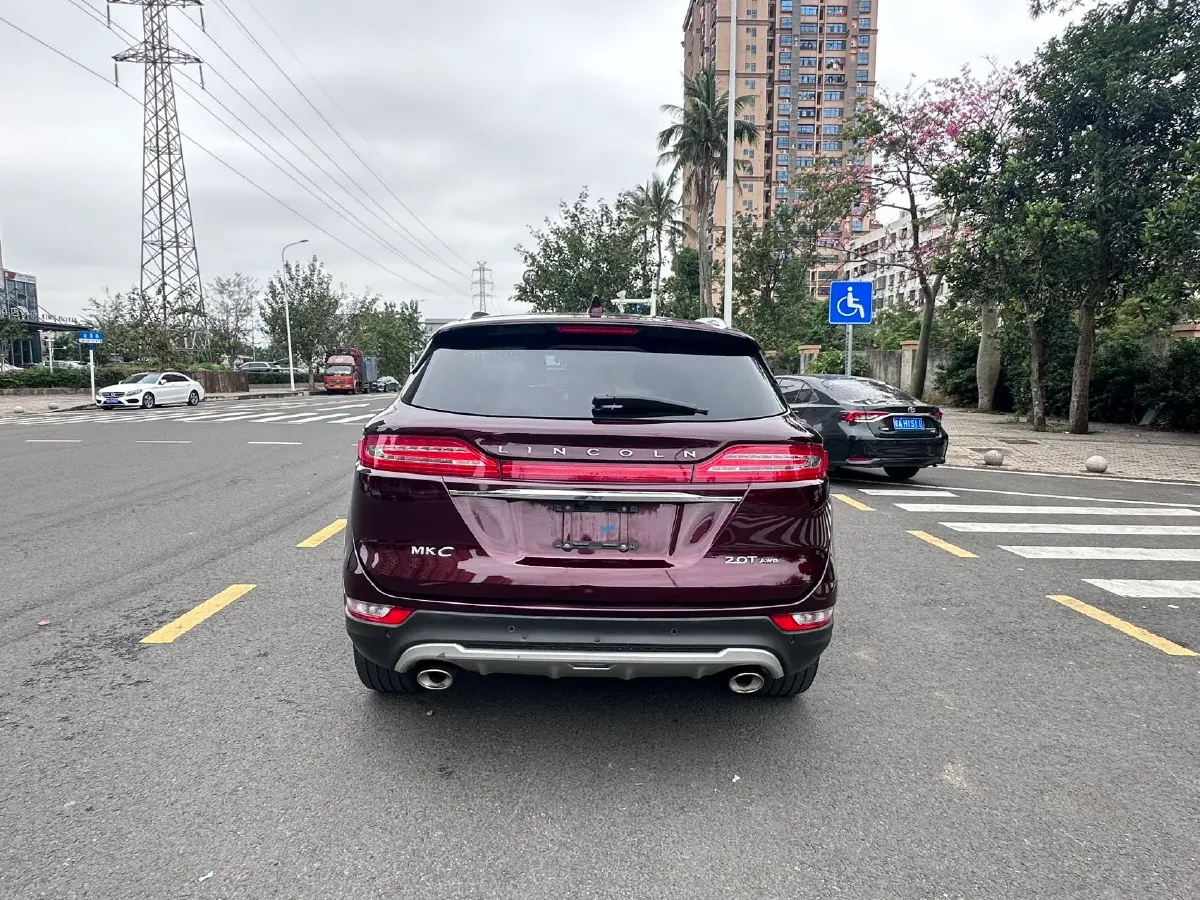 2019 Land Rover Discovery Sport 2.0T 241HP L4 9AT,autocango,china used car exporter,china ev exporter,chinese used car exporter,chinese used ev exporter