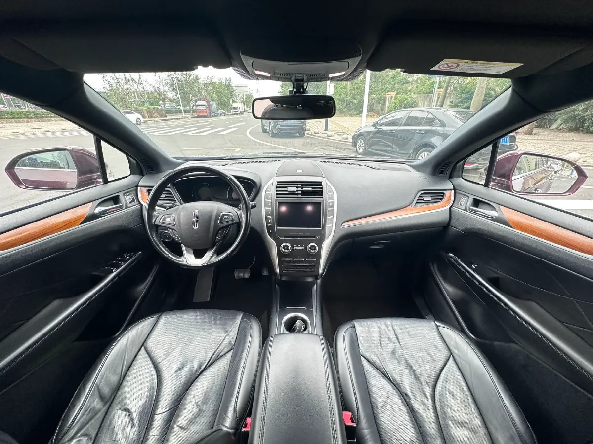 2019 Land Rover Discovery Sport 2.0T 241HP L4 9AT,autocango,china used car exporter,china ev exporter,chinese used car exporter,chinese used ev exporter