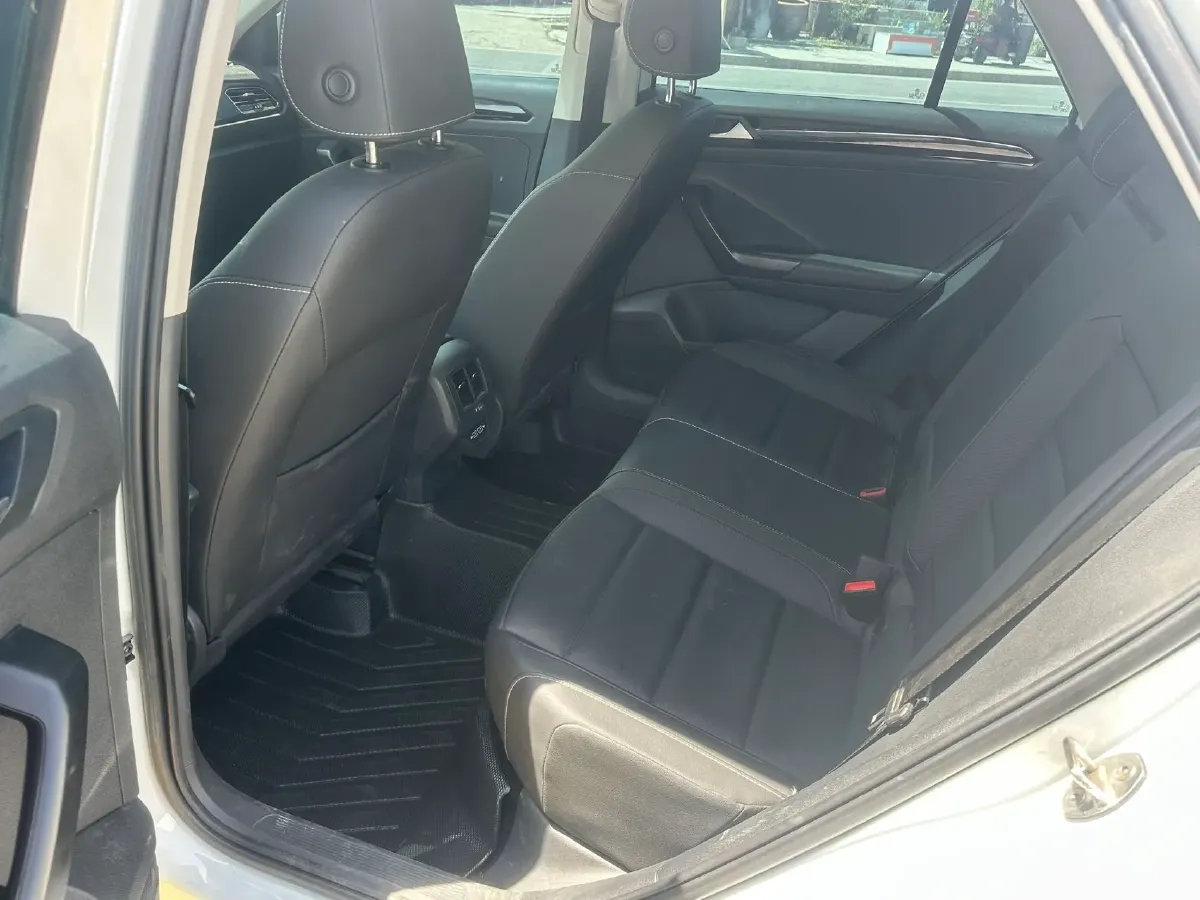 2020 Volkswagen T-Roc 1.4T 150HP L4 7DCT,autocango,china used car exporter,china ev exporter,chinese used car exporter,chinese used ev exporter