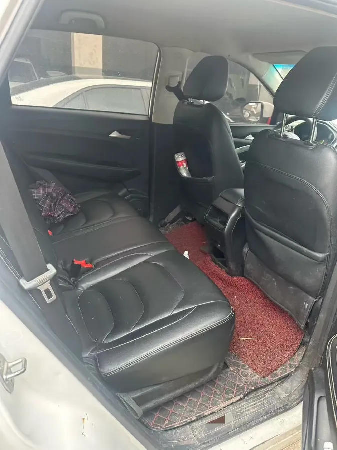 2020 BaoJun 530 1.5T 147HP L4 6MT,autocango,china used car exporter,china ev exporter,chinese used car exporter,chinese used ev exporter