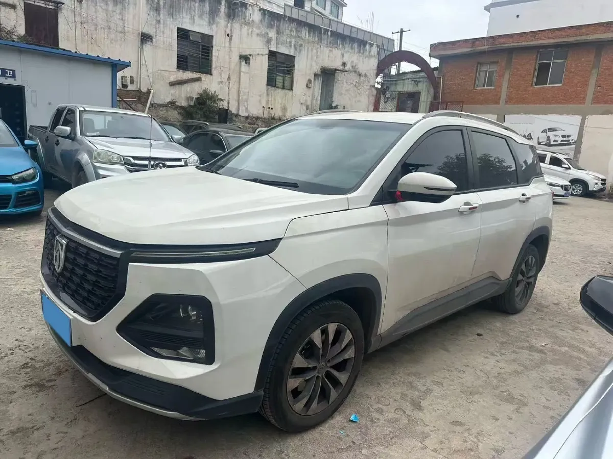 2020 BaoJun 530 1.5T 147HP L4 6MT,autocango,china used car exporter,china ev exporter,chinese used car exporter,chinese used ev exporter