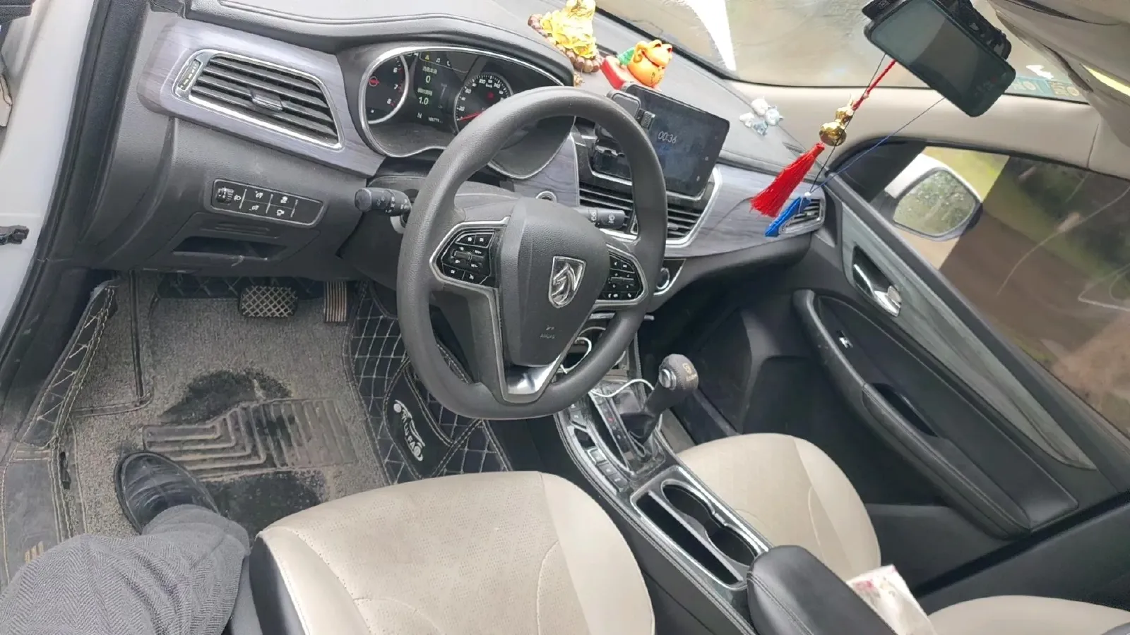 2019 BaoJun 730 1.5T 147HP L4 CVT,autocango,china used car exporter,china ev exporter,chinese used car exporter,chinese used ev exporter