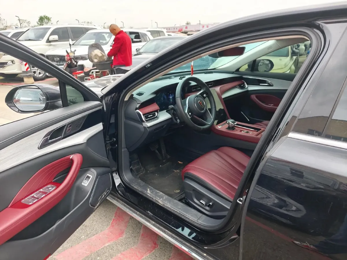 2025 HongQi H5 1.5T 169HP L4 1DHT Hybrid,autocango,china used car exporter,china ev exporter,chinese used car exporter,chinese used ev exporter