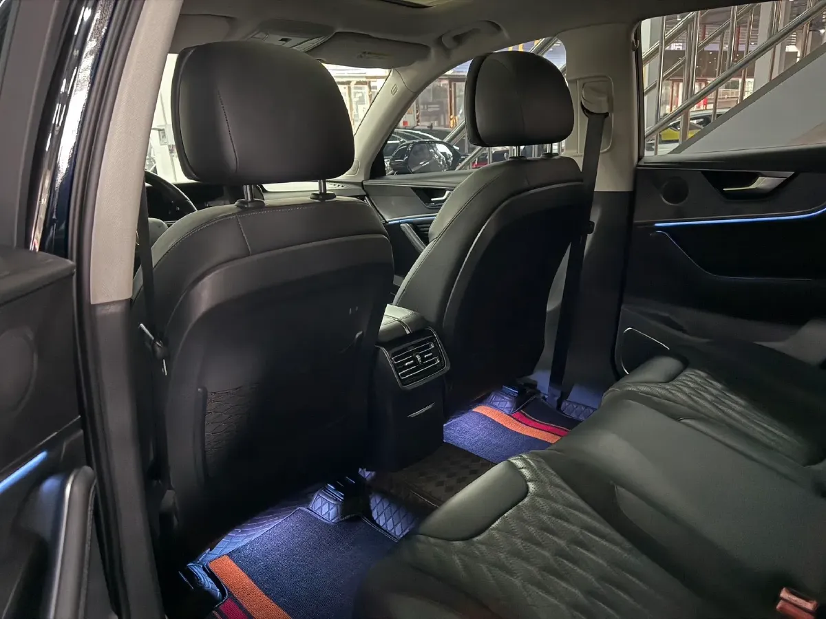 2025 HongQi HS5 2.0T 252HP L4 8AT,autocango,china used car exporter,china ev exporter,chinese used car exporter,chinese used ev exporter