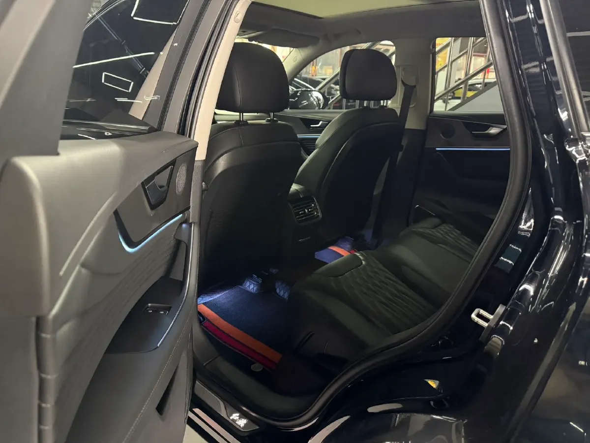 2025 HongQi HS5 2.0T 252HP L4 8AT,autocango,china used car exporter,china ev exporter,chinese used car exporter,chinese used ev exporter