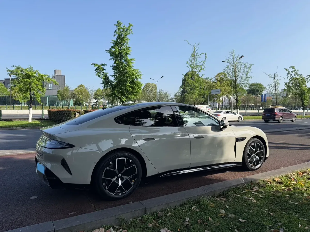 2024 MI SU7 BEV 94.3KWH,autocango,china used car exporter,china ev exporter,chinese used car exporter,chinese used ev exporter