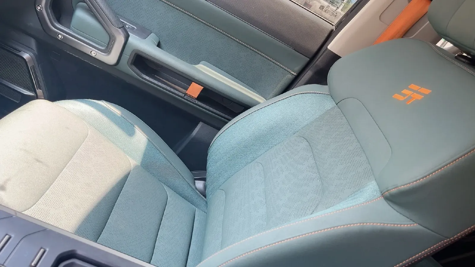 2023 Jetour Traveller 2.0T 254HP L4 8AT,autocango,china used car exporter,china ev exporter,chinese used car exporter,chinese used ev exporter