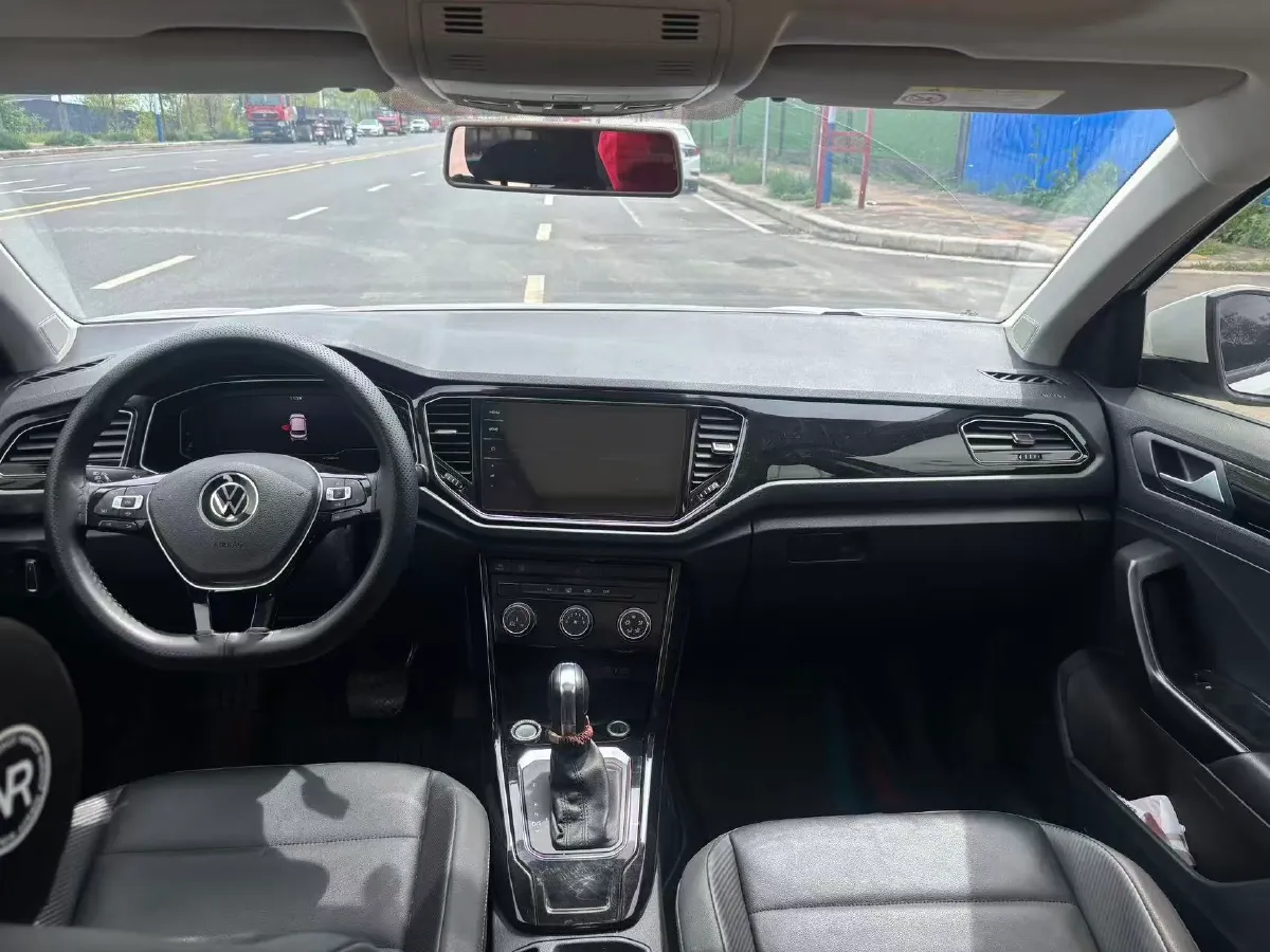 2021 Volkswagen T-Roc 1.4T 150HP L4 7DCT,autocango,china used car exporter,china ev exporter,chinese used car exporter,chinese used ev exporter