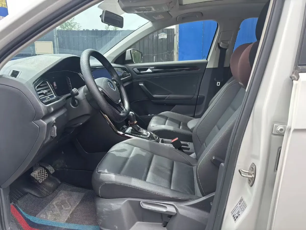 2021 Volkswagen T-Roc 1.4T 150HP L4 7DCT,autocango,china used car exporter,china ev exporter,chinese used car exporter,chinese used ev exporter