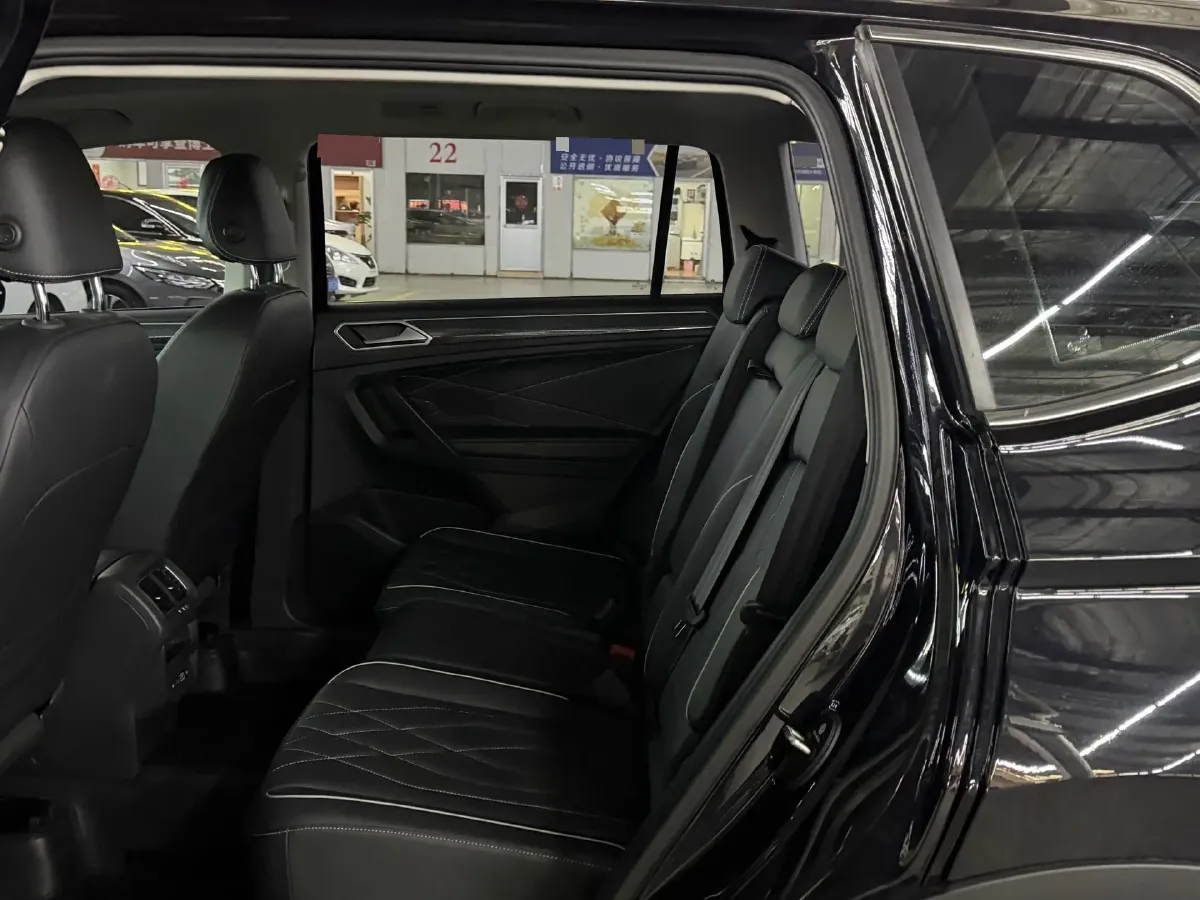 2024 Volkswagen Tiguan L 2.0T 186HP L4 7DCT,autocango,china used car exporter,china ev exporter,chinese used car exporter,chinese used ev exporter