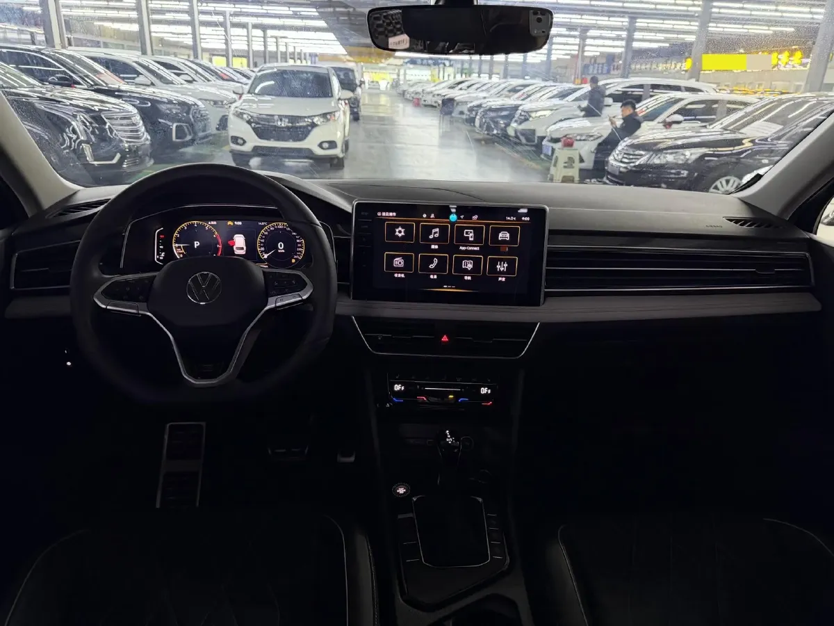 2024 Volkswagen Tiguan L 2.0T 186HP L4 7DCT,autocango,china used car exporter,china ev exporter,chinese used car exporter,chinese used ev exporter