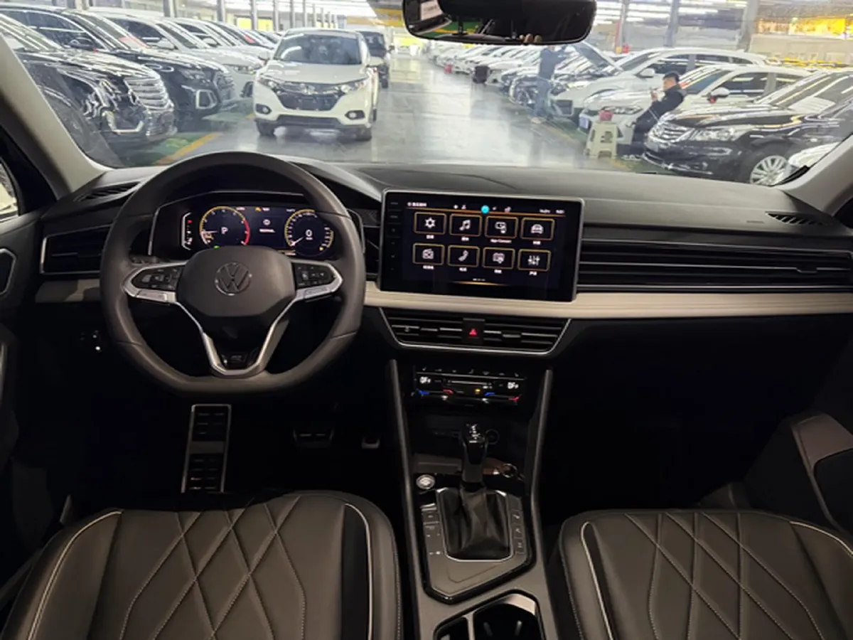 2024 Volkswagen Tiguan L 2.0T 186HP L4 7DCT,autocango,china used car exporter,china ev exporter,chinese used car exporter,chinese used ev exporter