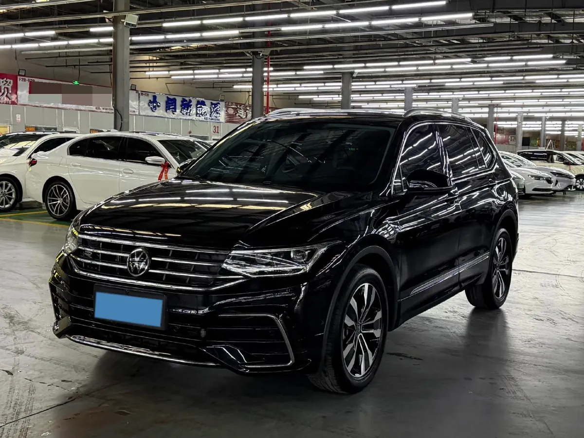 2024 Volkswagen Tiguan L 2.0T 186HP L4 7DCT,autocango,china used car exporter,china ev exporter,chinese used car exporter,chinese used ev exporter