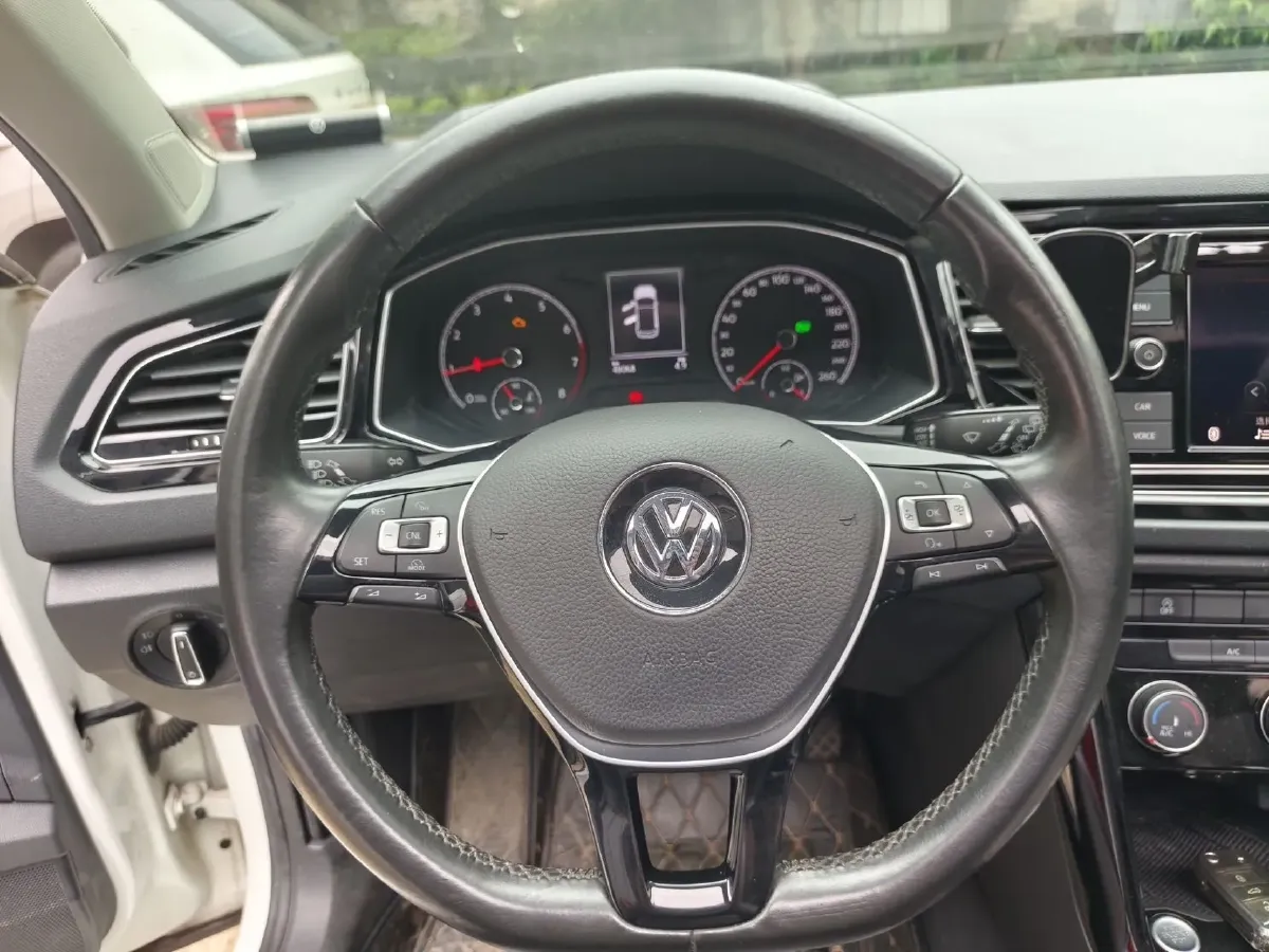 2019 Volkswagen T-Roc 1.4T 150HP L4 7DCT,autocango,china used car exporter,china ev exporter,chinese used car exporter,chinese used ev exporter