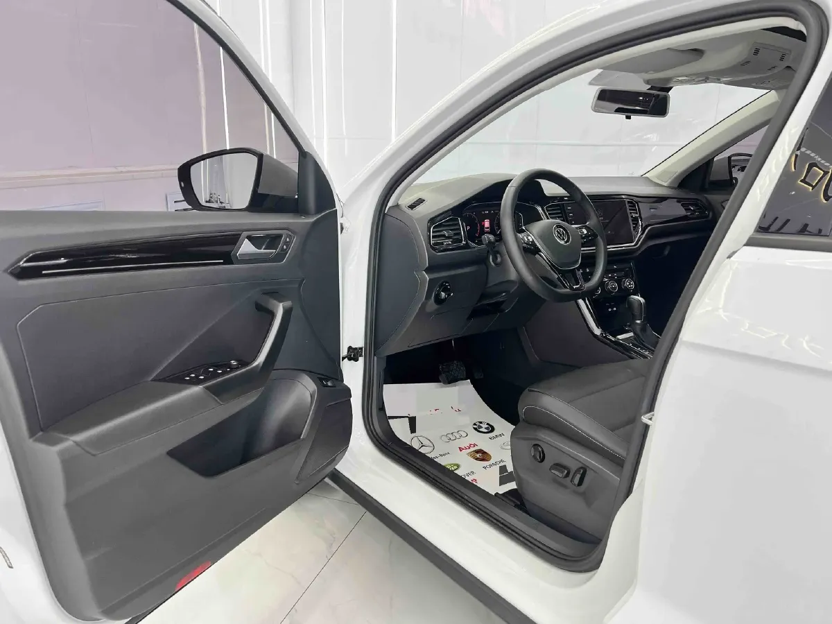 2022 Volkswagen T-Roc 1.4T 150HP L4 7DCT,autocango,china used car exporter,china ev exporter,chinese used car exporter,chinese used ev exporter