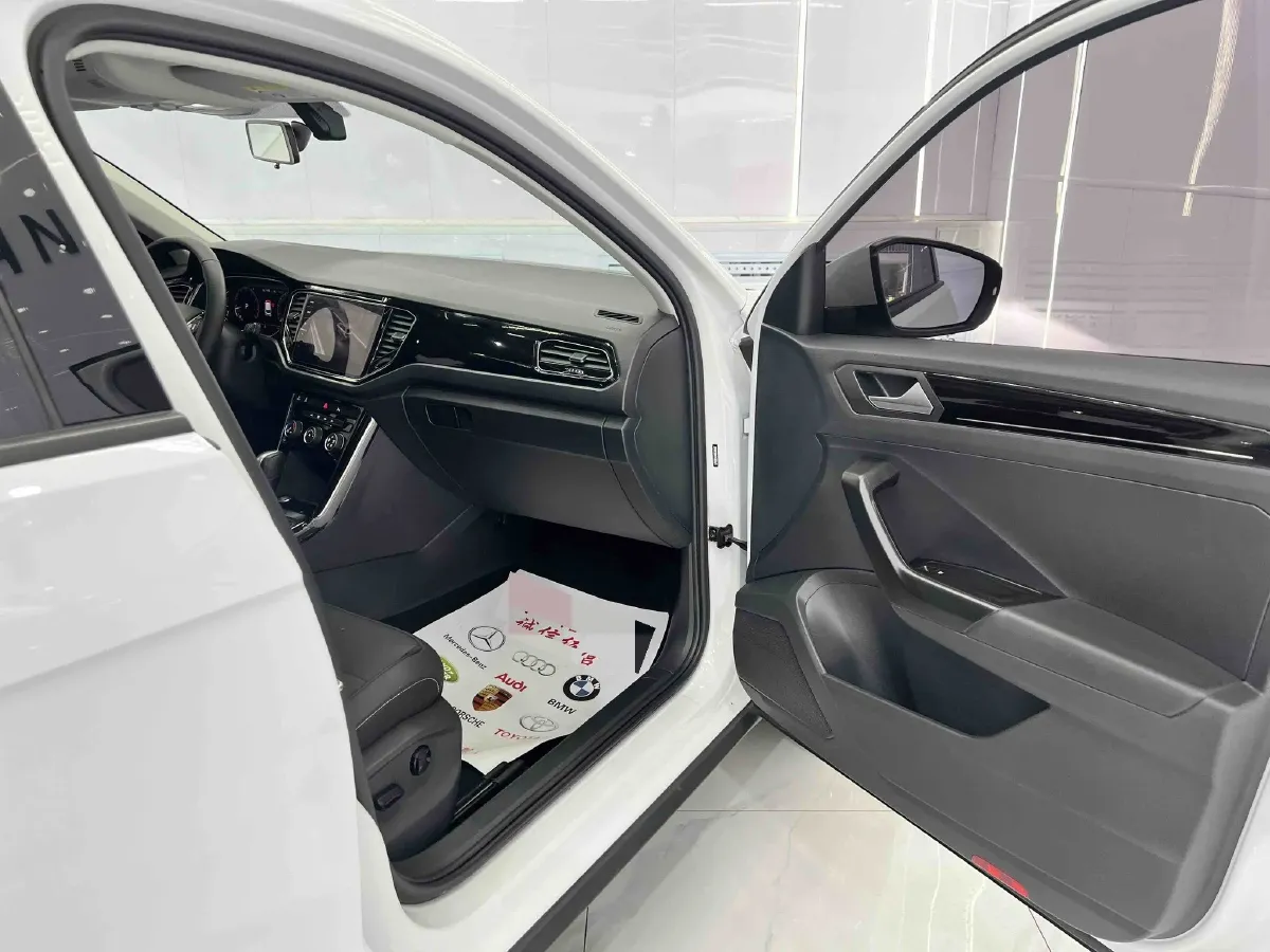 2022 Volkswagen T-Roc 1.4T 150HP L4 7DCT,autocango,china used car exporter,china ev exporter,chinese used car exporter,chinese used ev exporter