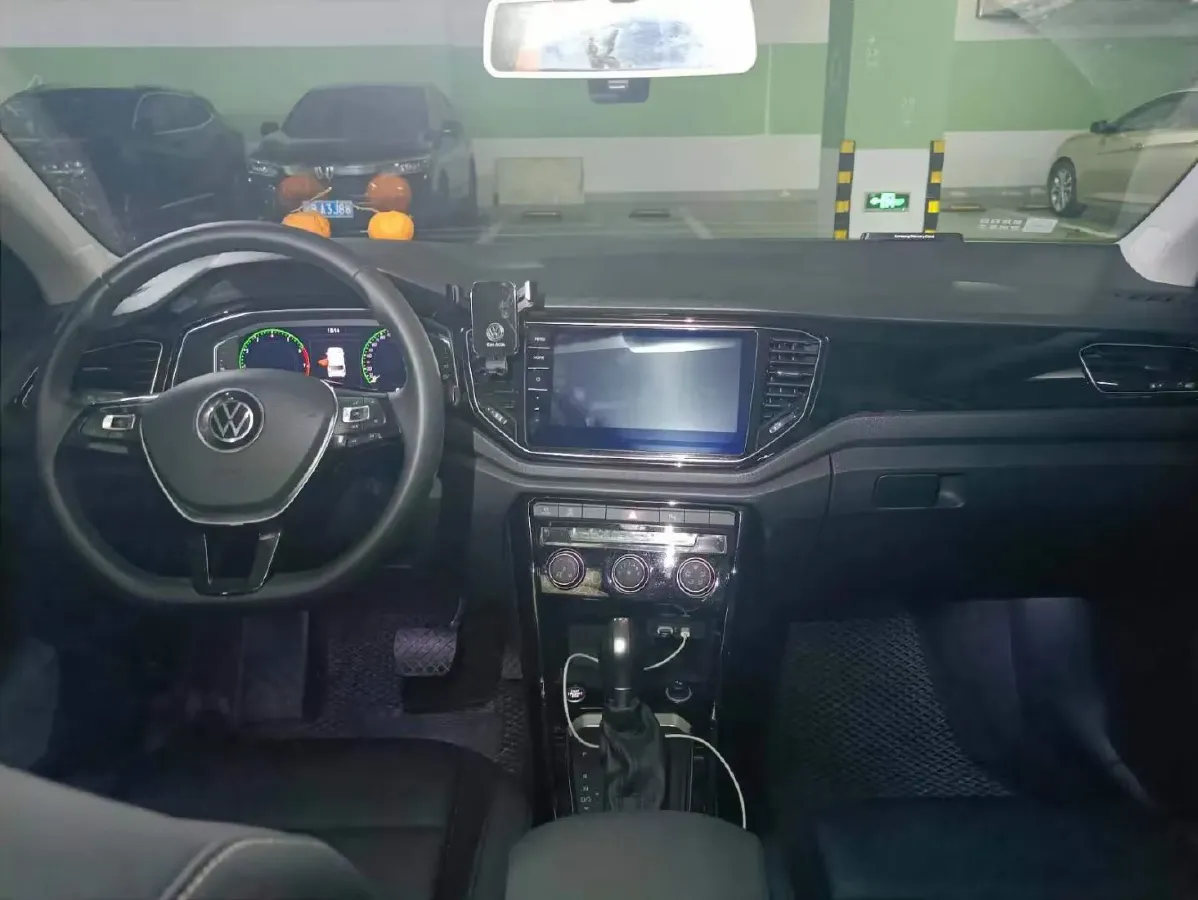 2022 Volkswagen T-Roc 1.4T 150HP L4 7DCT,autocango,china used car exporter,china ev exporter,chinese used car exporter,chinese used ev exporter