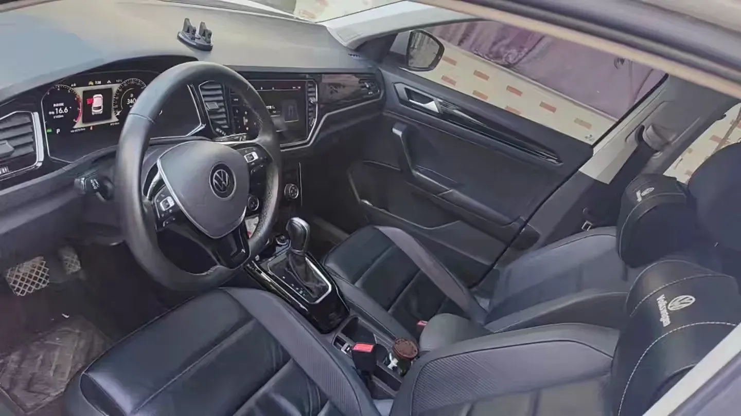 2022 Volkswagen T-Roc 1.4T 150HP L4 7DCT,autocango,china used car exporter,china ev exporter,chinese used car exporter,chinese used ev exporter