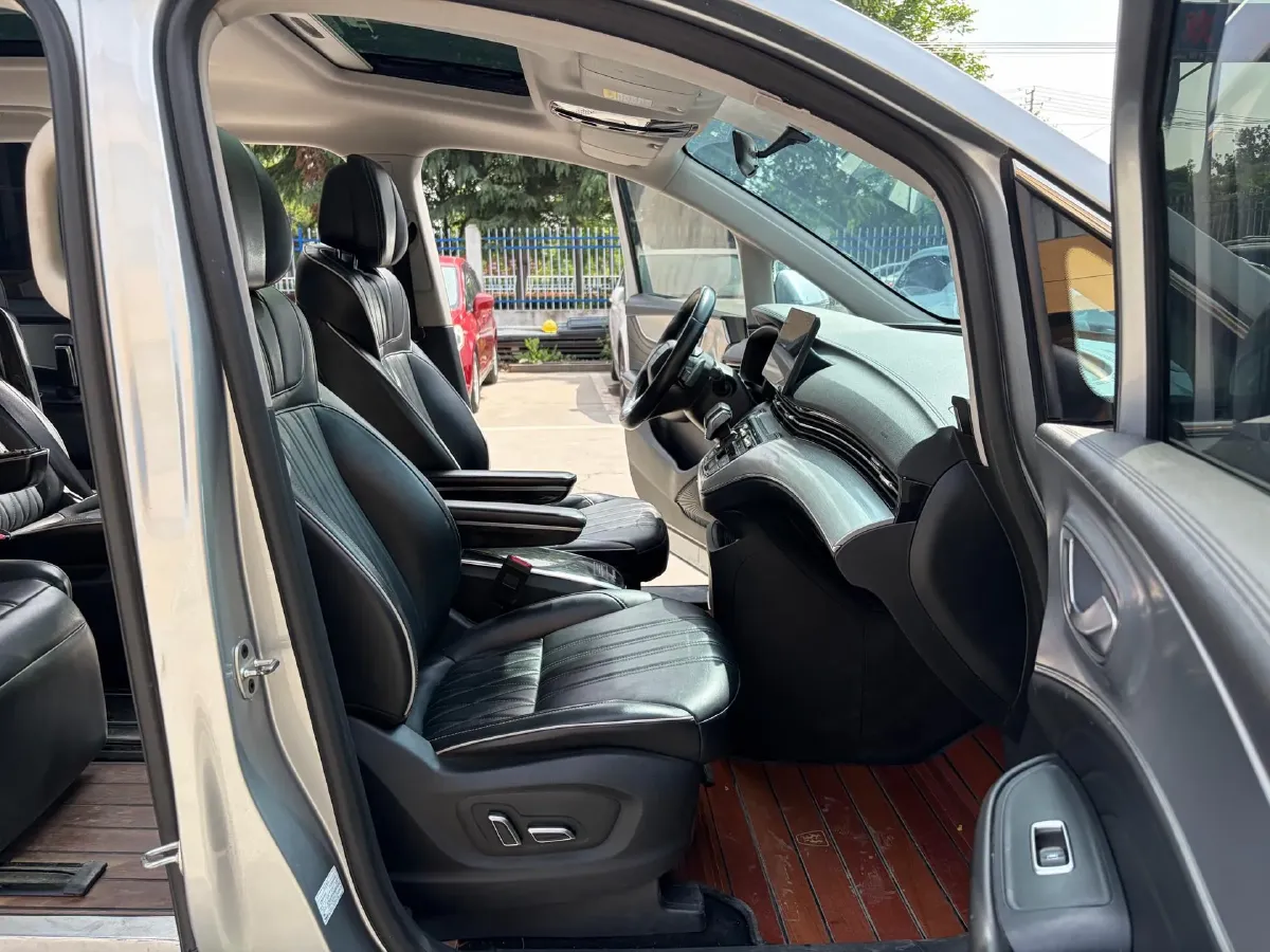 2021 Roewe iMAX8 2.0T 234HP L4 8AT,autocango,china used car exporter,china ev exporter,chinese used car exporter,chinese used ev exporter