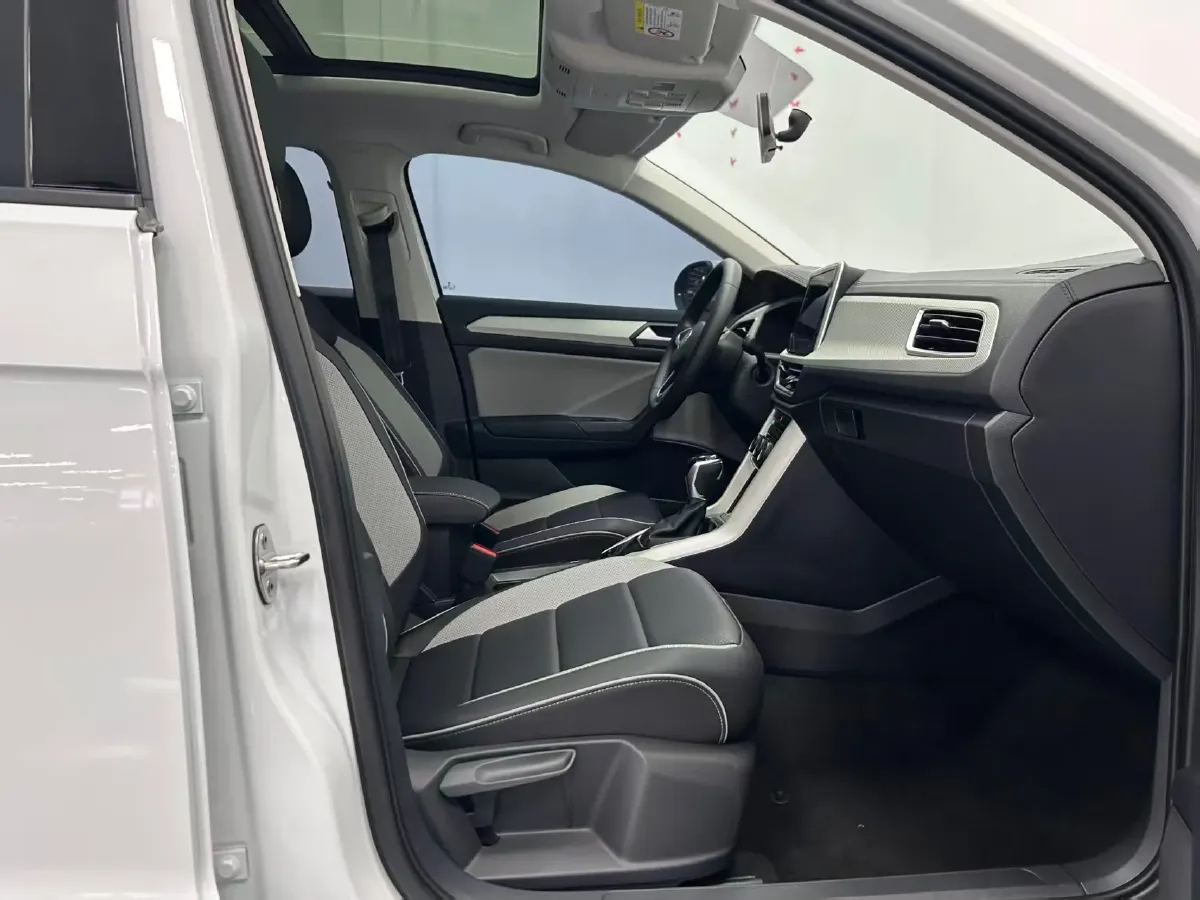 2025 Volkswagen T-Roc 1.4T 150HP L4 7DCT,autocango,china used car exporter,china ev exporter,chinese used car exporter,chinese used ev exporter
