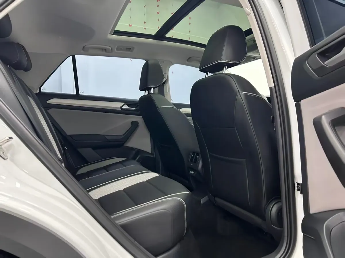 2025 Volkswagen T-Roc 1.4T 150HP L4 7DCT,autocango,china used car exporter,china ev exporter,chinese used car exporter,chinese used ev exporter