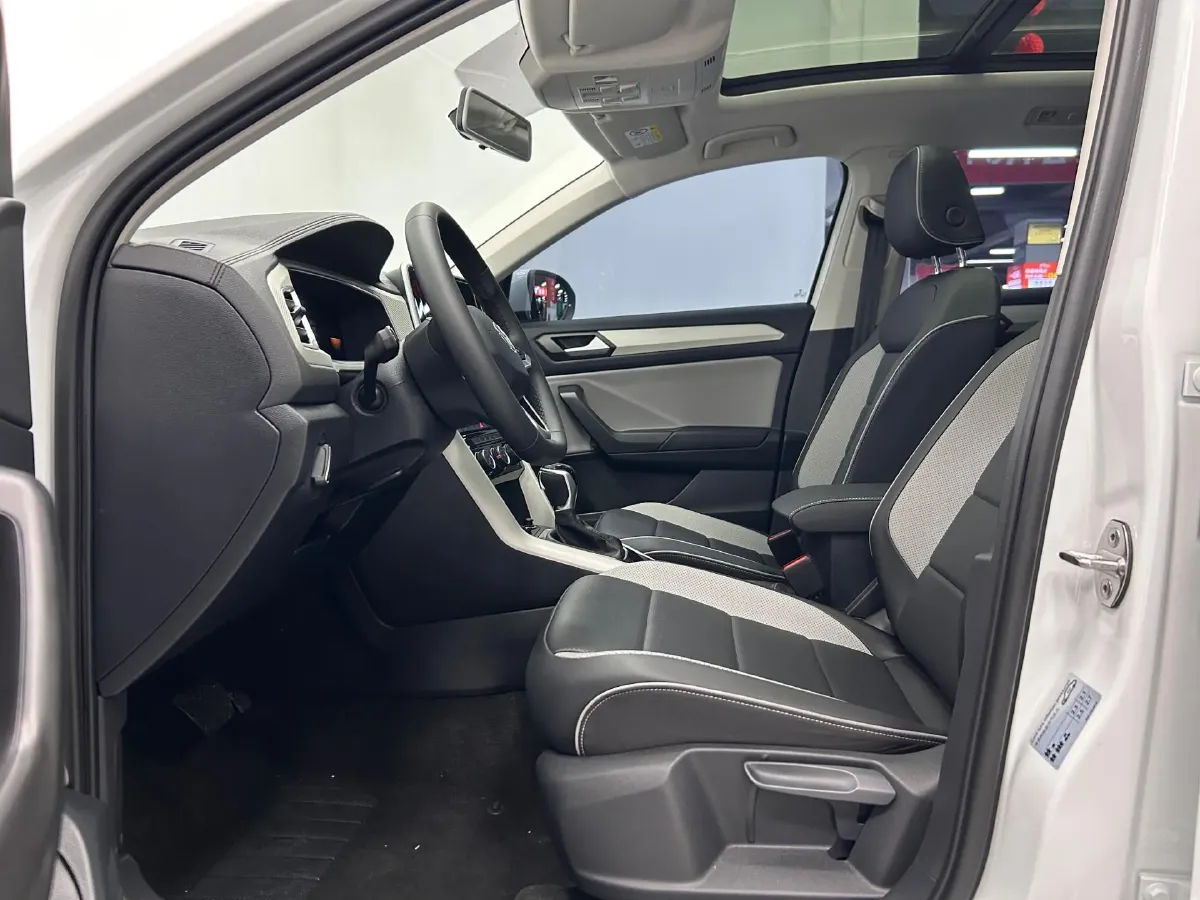 2025 Volkswagen T-Roc 1.4T 150HP L4 7DCT,autocango,china used car exporter,china ev exporter,chinese used car exporter,chinese used ev exporter