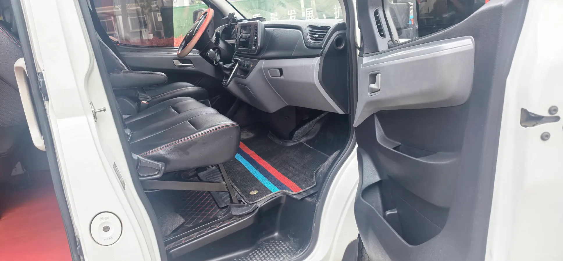 2021 MAXUS XinTu V80 2.0T 127HP L4 6MT,autocango,china used car exporter,china ev exporter,chinese used car exporter,chinese used ev exporter