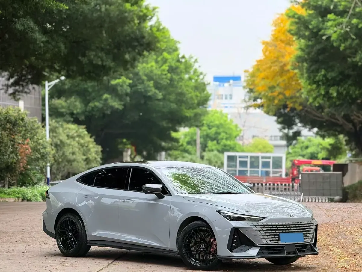 2023 ChangAn UNI-V 1.5T 188HP L4 7DCT,autocango,china used car exporter,china ev exporter,chinese used car exporter,chinese used ev exporter