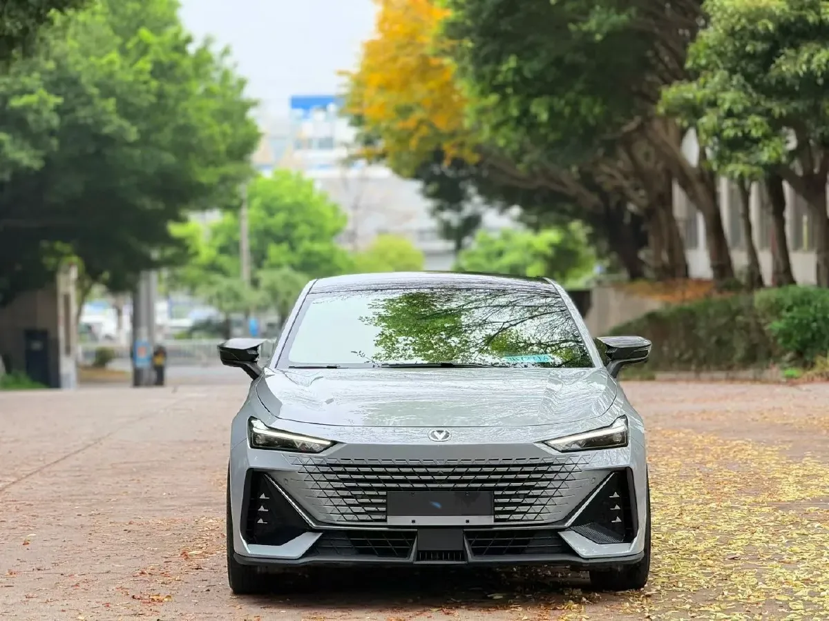 2023 ChangAn UNI-V 1.5T 188HP L4 7DCT,autocango,china used car exporter,china ev exporter,chinese used car exporter,chinese used ev exporter