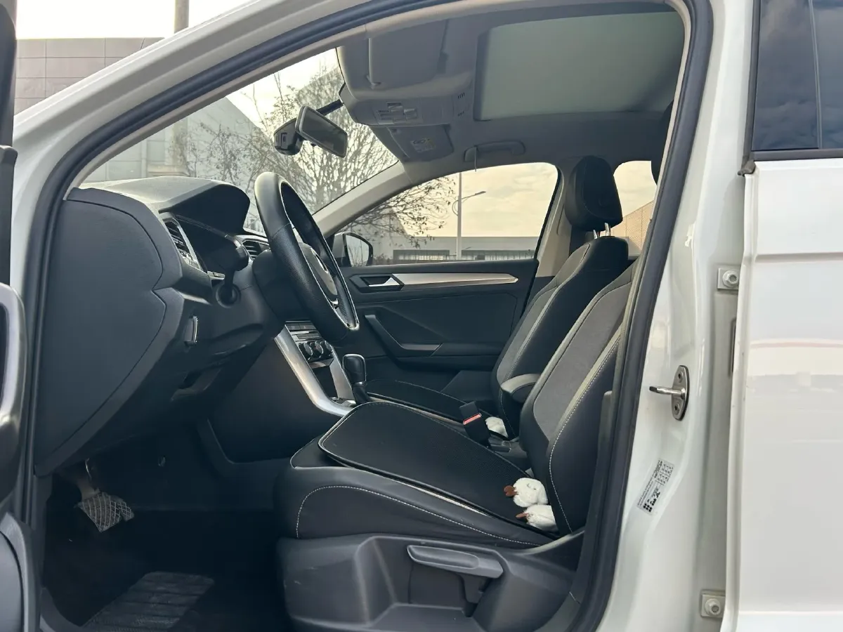 2022 Volkswagen T-Roc 1.4T 150HP L4 7DCT,autocango,china used car exporter,china ev exporter,chinese used car exporter,chinese used ev exporter