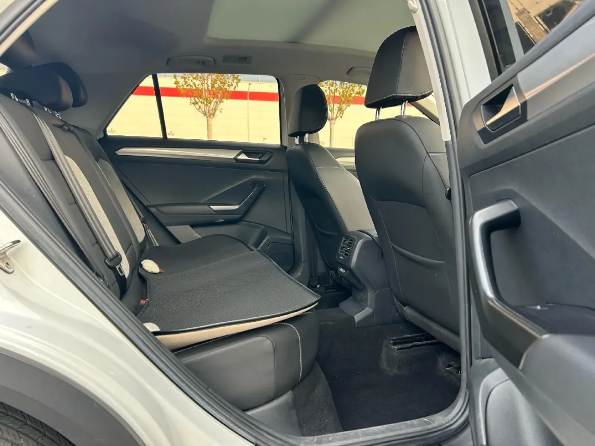 2022 Volkswagen T-Roc 1.4T 150HP L4 7DCT,autocango,china used car exporter,china ev exporter,chinese used car exporter,chinese used ev exporter