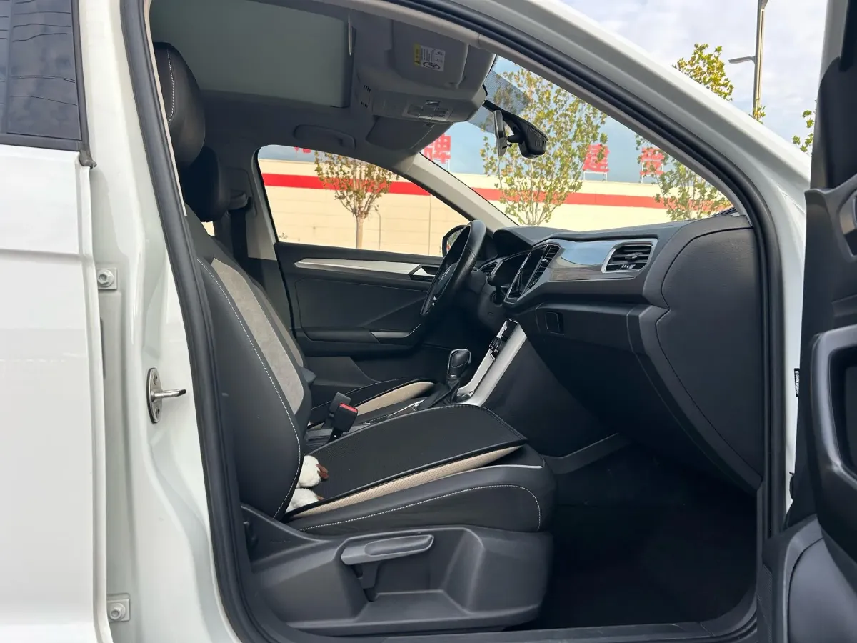 2022 Volkswagen T-Roc 1.4T 150HP L4 7DCT,autocango,china used car exporter,china ev exporter,chinese used car exporter,chinese used ev exporter