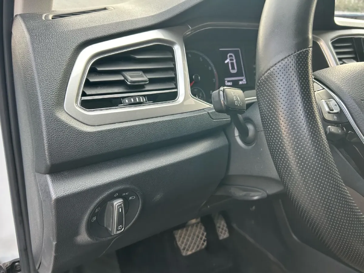 2022 Volkswagen T-Roc 1.4T 150HP L4 7DCT,autocango,china used car exporter,china ev exporter,chinese used car exporter,chinese used ev exporter