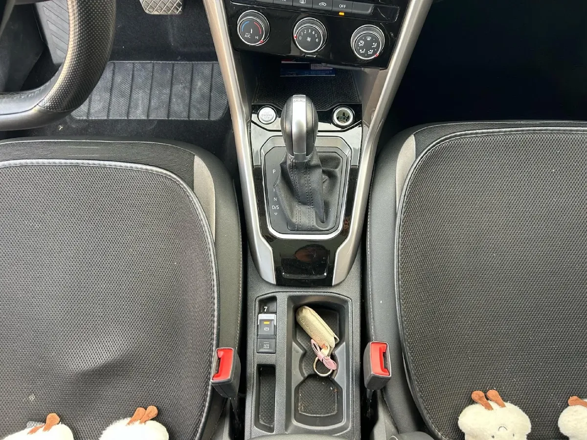 2022 Volkswagen T-Roc 1.4T 150HP L4 7DCT,autocango,china used car exporter,china ev exporter,chinese used car exporter,chinese used ev exporter