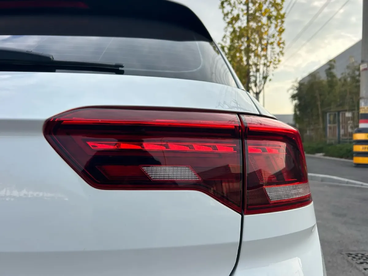 2022 Volkswagen T-Roc 1.4T 150HP L4 7DCT,autocango,china used car exporter,china ev exporter,chinese used car exporter,chinese used ev exporter