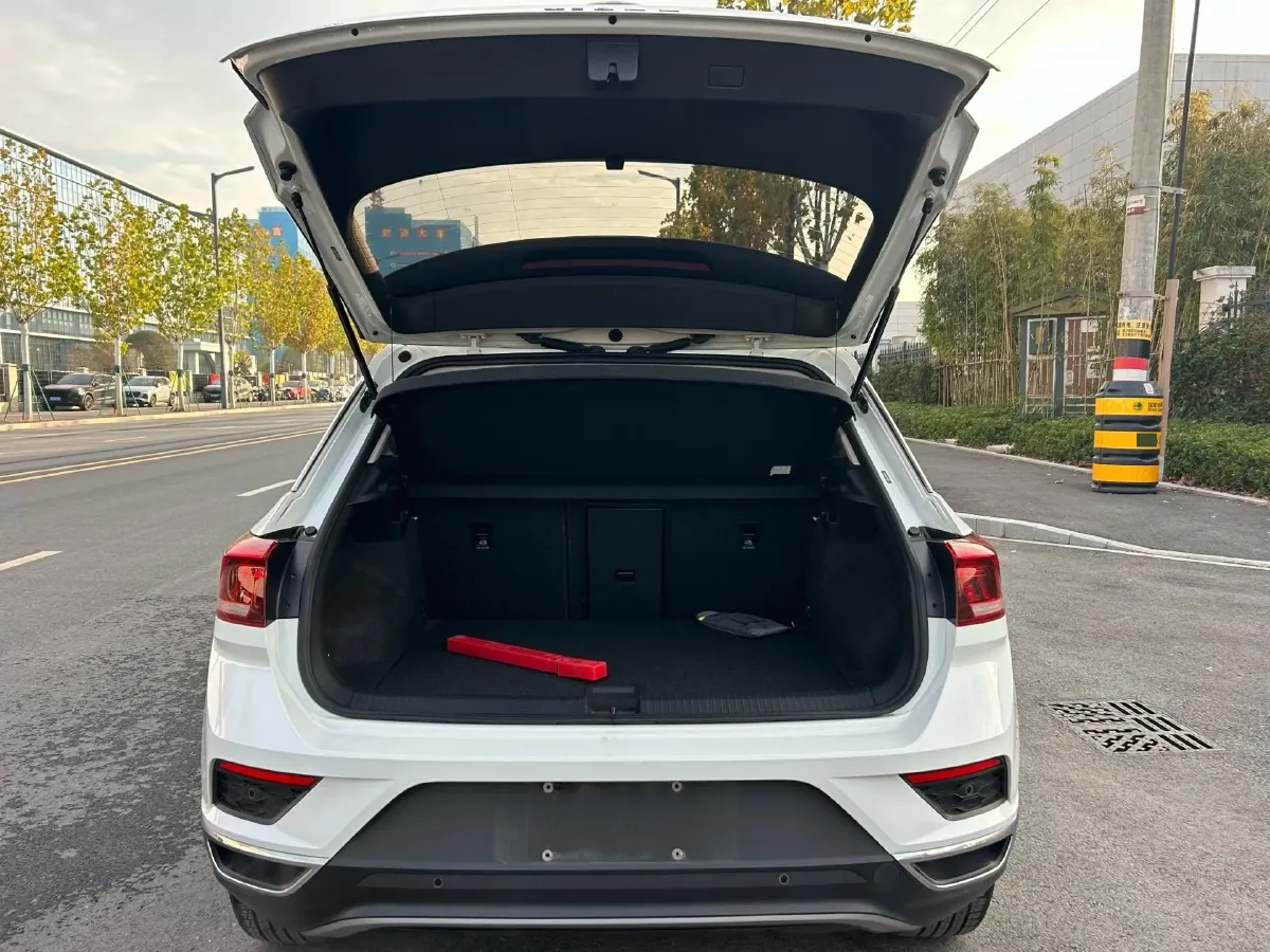 2022 Volkswagen T-Roc 1.4T 150HP L4 7DCT,autocango,china used car exporter,china ev exporter,chinese used car exporter,chinese used ev exporter