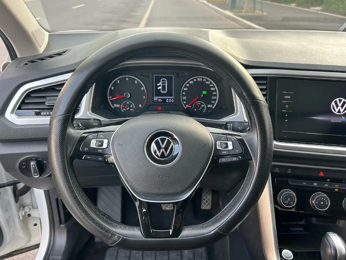 2022 Volkswagen T-Roc 1.4T 150HP L4 7DCT,autocango,china used car exporter,china ev exporter,chinese used car exporter,chinese used ev exporter