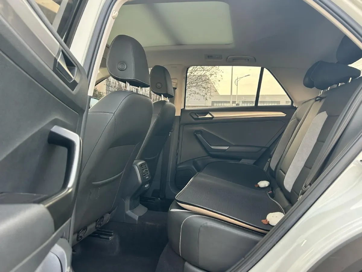 2022 Volkswagen T-Roc 1.4T 150HP L4 7DCT,autocango,china used car exporter,china ev exporter,chinese used car exporter,chinese used ev exporter