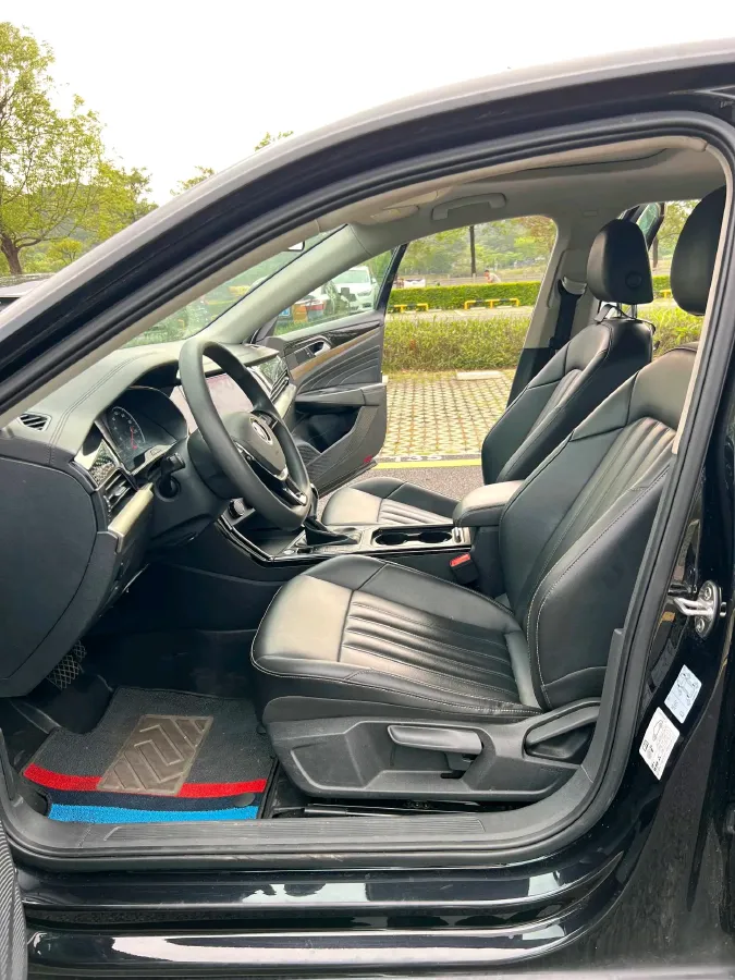 2021 Volkswagen Passat 1.4T 150HP L4 7DCT,autocango,china used car exporter,china ev exporter,chinese used car exporter,chinese used ev exporter